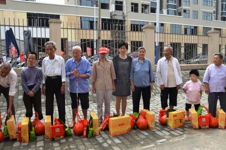 仁和集團(tuán)2015中秋前夕走訪(fǎng)福利院